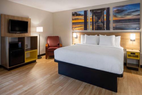 hotels with balcony in Milwaukee