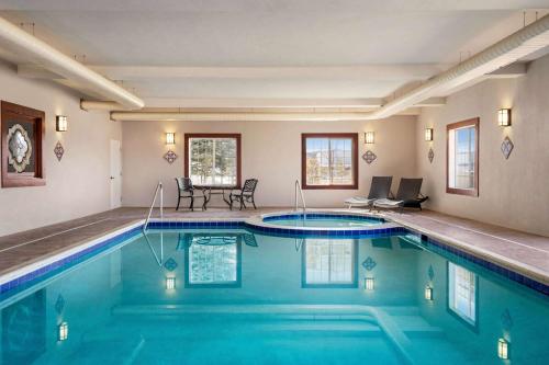 hotels with balcony in Colorado
