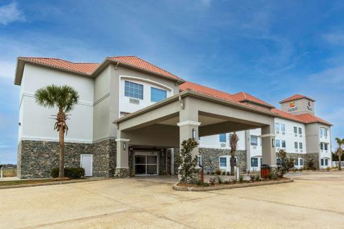 hotels with balcony in Louisiana