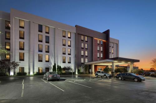 hotels with balcony in Kentucky