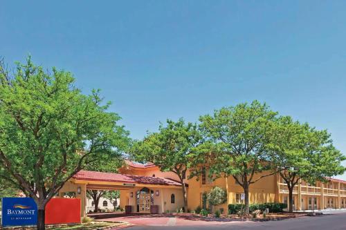 hotels with balcony in Lubbock