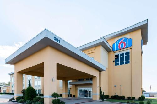 hotels with balcony in Burleson