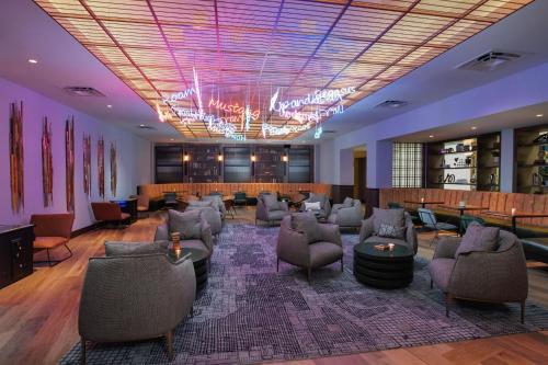 hotels with balcony in Dallas