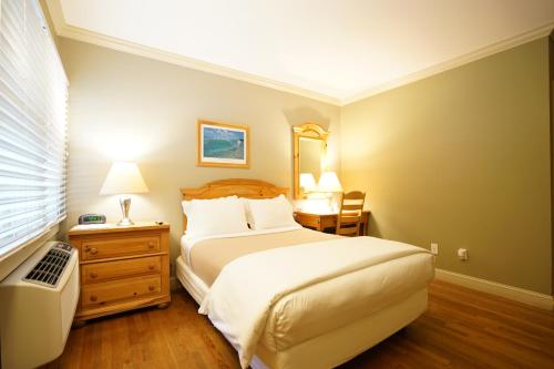 hotels with balcony in Long Island