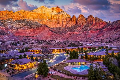 hotels with balcony in Utah