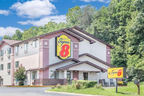 hotels with balcony in Roanoke