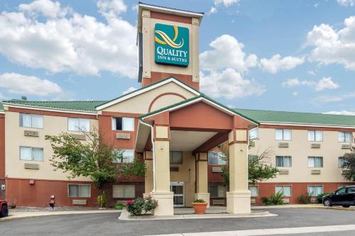 hotels with balcony in Littleton