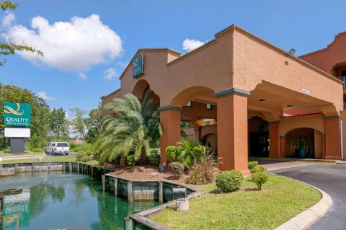hotels with balcony in Jacksonville
