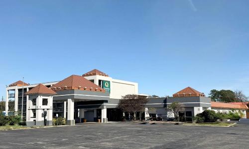 hotels with balcony in Baton Rouge
