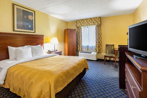hotels with balcony in Kalamazoo