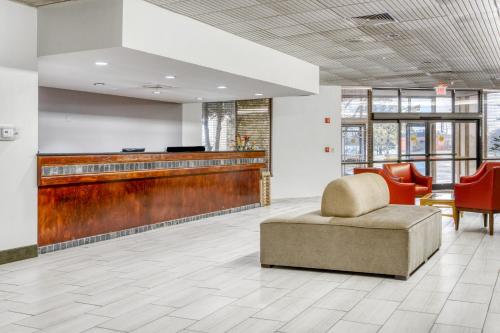hotels with balcony in Greensboro
