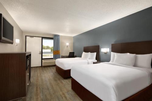 hotels with balcony in Wilmington