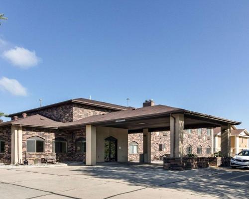 hotels with balcony in Fargo