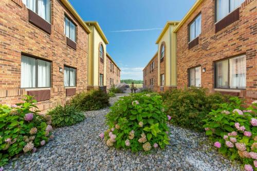 hotels with balcony in Traverse City