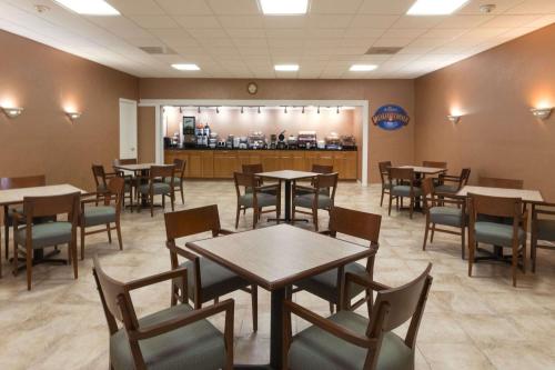 hotels with balcony in Roanoke