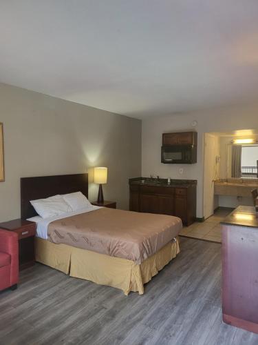 hotels with balcony in Williamsburg