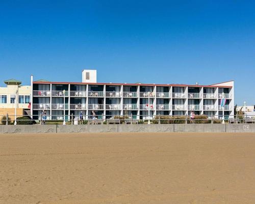 hotels with balcony in Virginia Beach