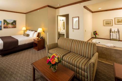 hotels with balcony in Wisconsin