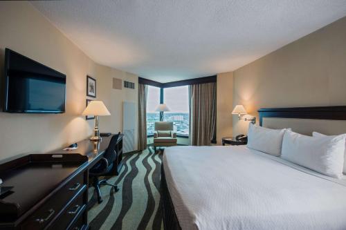 hotels with balcony in Detroit
