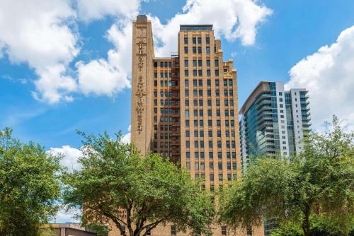 hotels with balcony in Houston