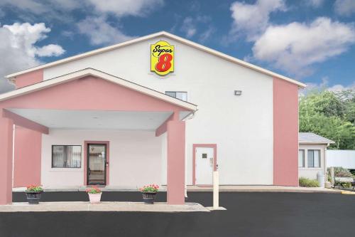 hotels with balcony in Moline