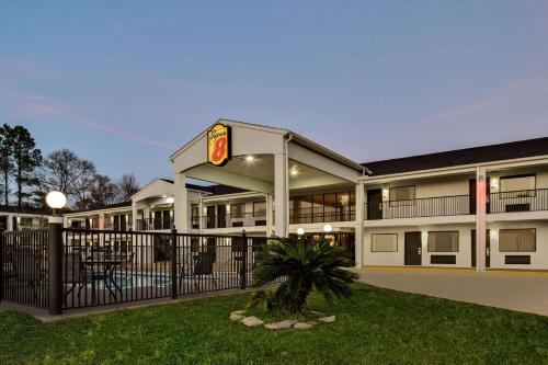 hotels with balcony in Biloxi