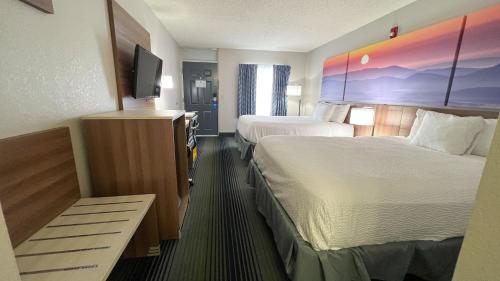 hotels with balcony in Harrison