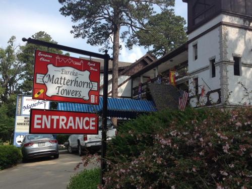 hotels with balcony in Arkansas