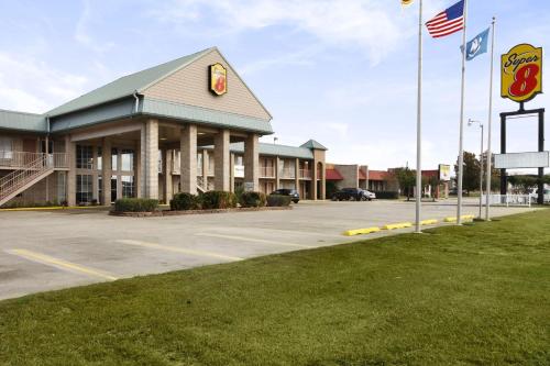 hotels with balcony in Lafayette