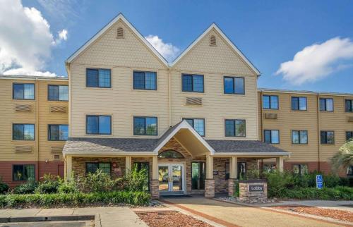 hotels with balcony in Charleston