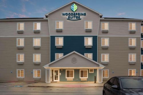 hotels with balcony in Conroe