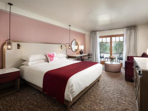 hotels with balcony in California