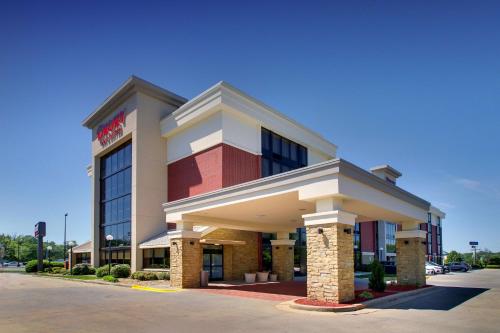 hotels with balcony in Greensboro