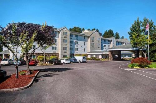 hotels with balcony in Portland