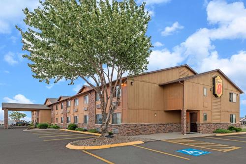 hotels with balcony in Kansas City