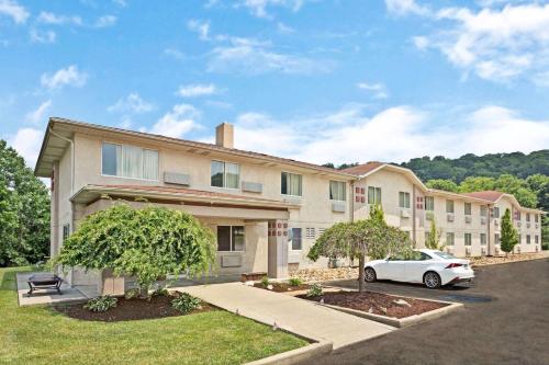 hotels with balcony in Pittsburgh