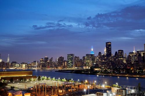 hotels with balcony in Long Island