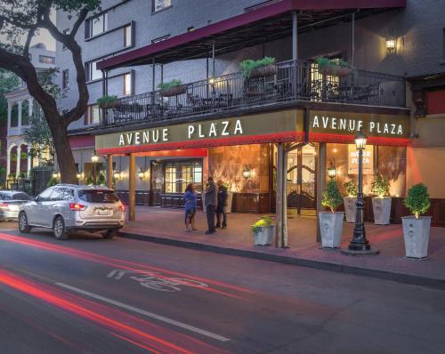 hotels with balcony in Louisiana