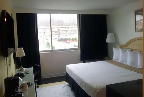 hotels with balcony in Jersey City