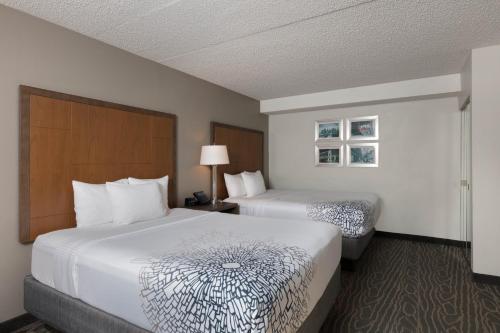 hotels with balcony in Jersey City