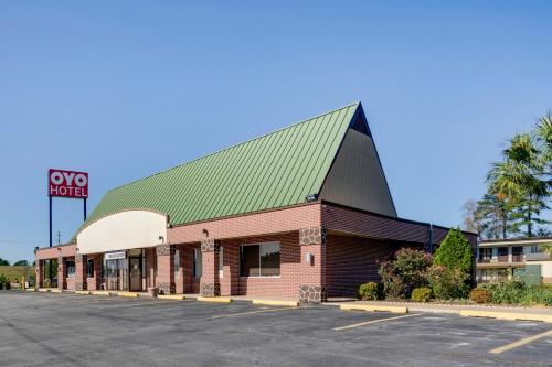 hotels with balcony in Fayetteville