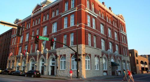 hotels with balcony in Savannah