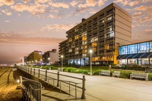 hotels with balcony in Virginia