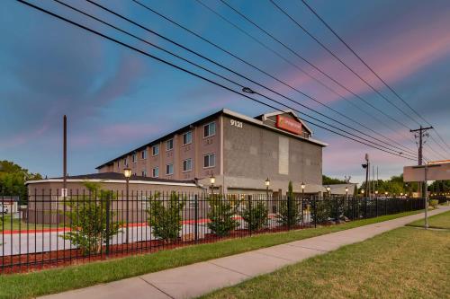 hotels with balcony in Austin