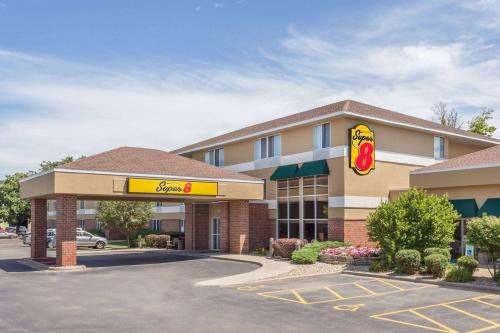hotels with balcony in Madison