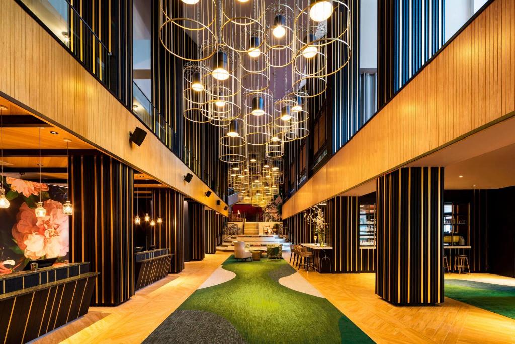 hotels with balcony in Atlanta