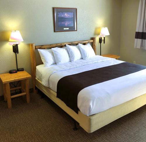 hotels with balcony in Montana
