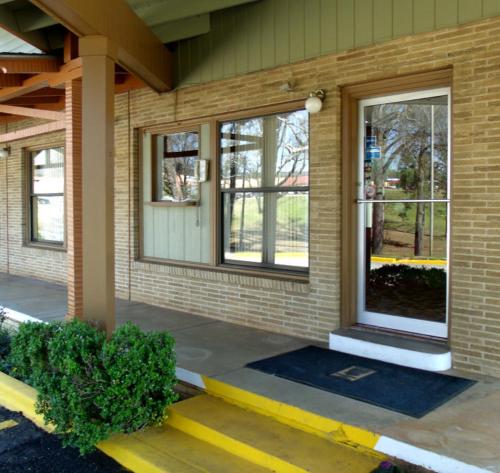hotels with balcony in Longview