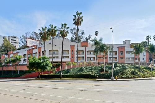 hotels with balcony in Los Angeles