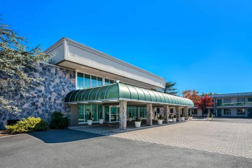 hotels with balcony in Wilmington